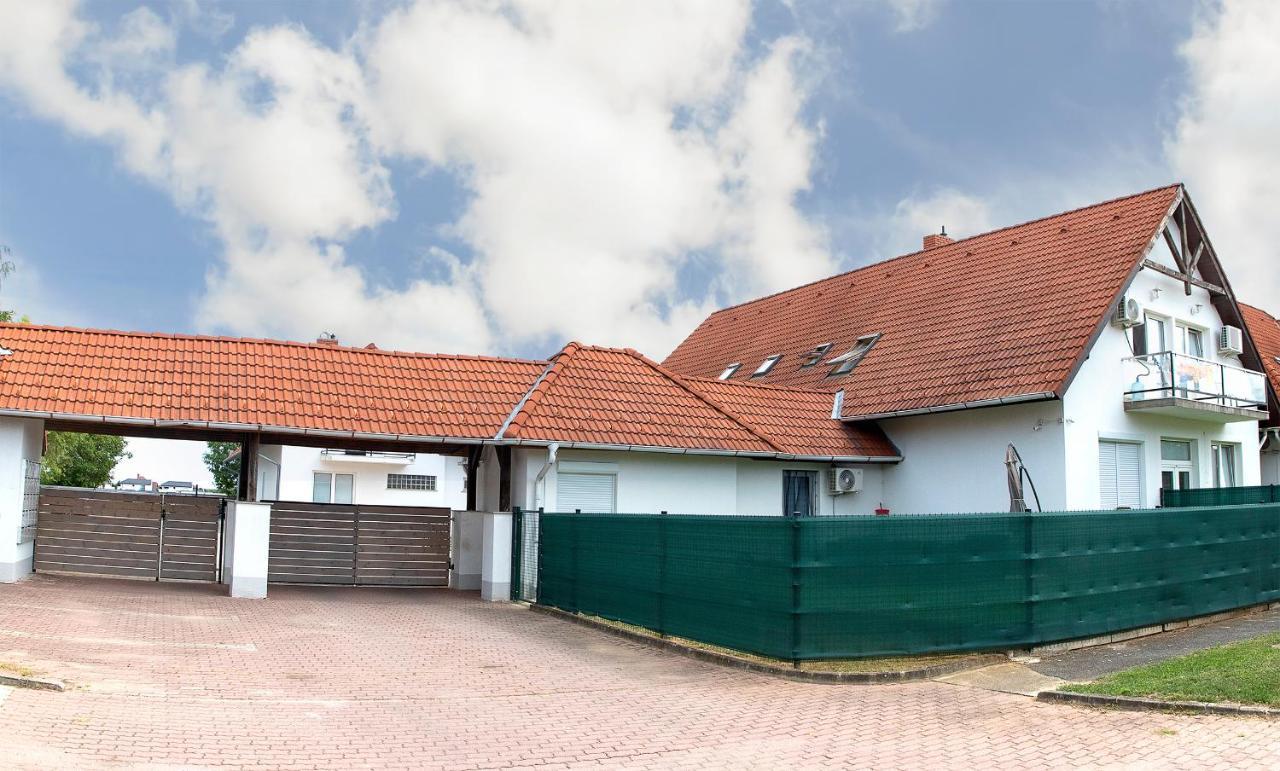 Lux Apartman Buek Buk Exterior foto