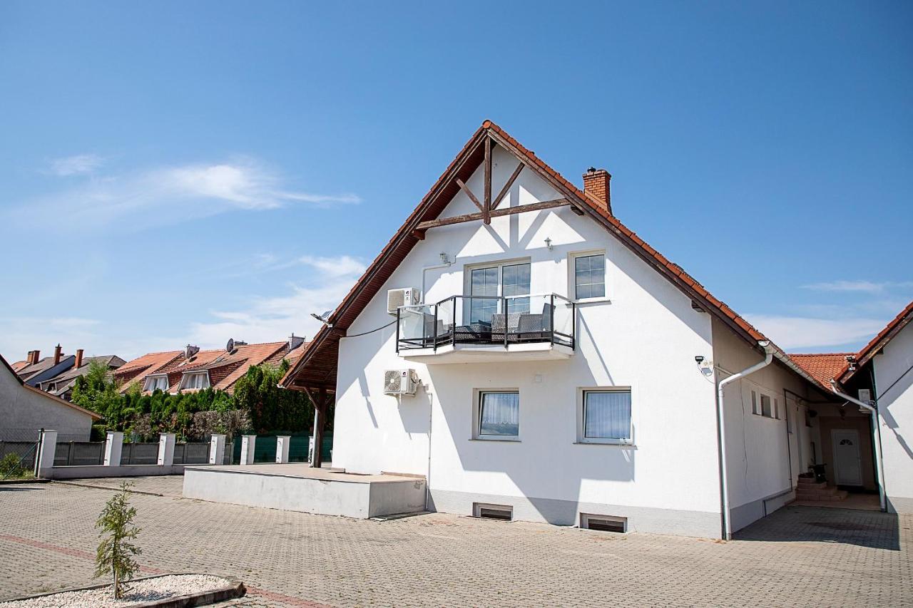 Lux Apartman Buek Buk Exterior foto