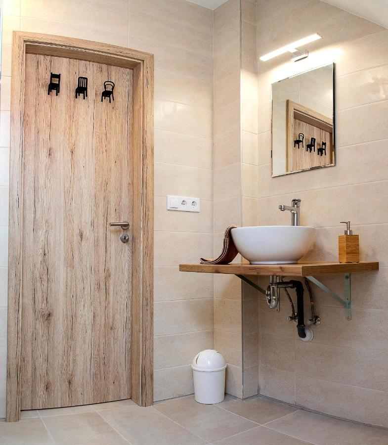 Lux Apartman Buek Buk Exterior foto