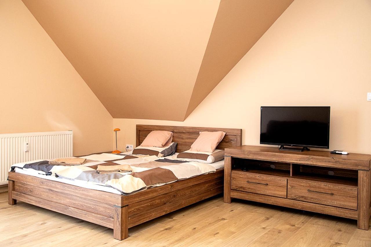 Lux Apartman Buek Buk Exterior foto